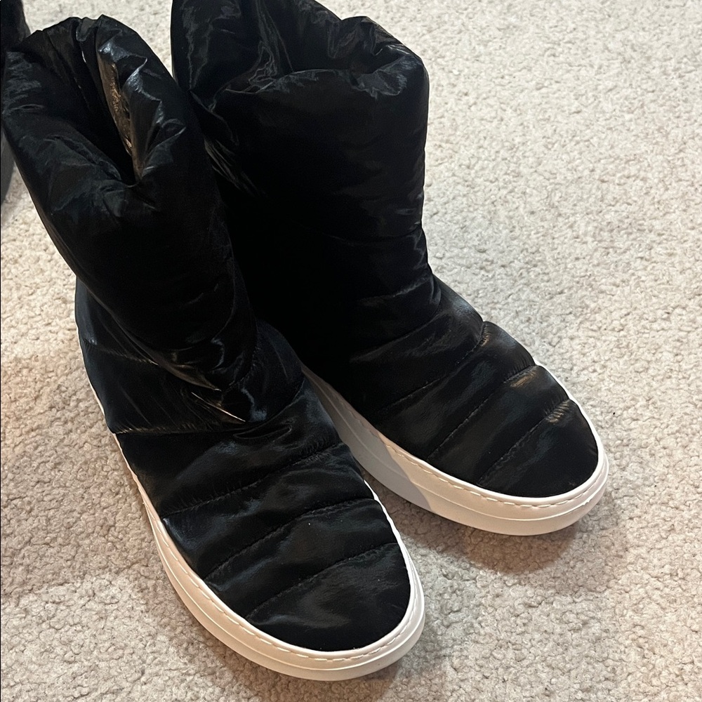 Black Snow Boots